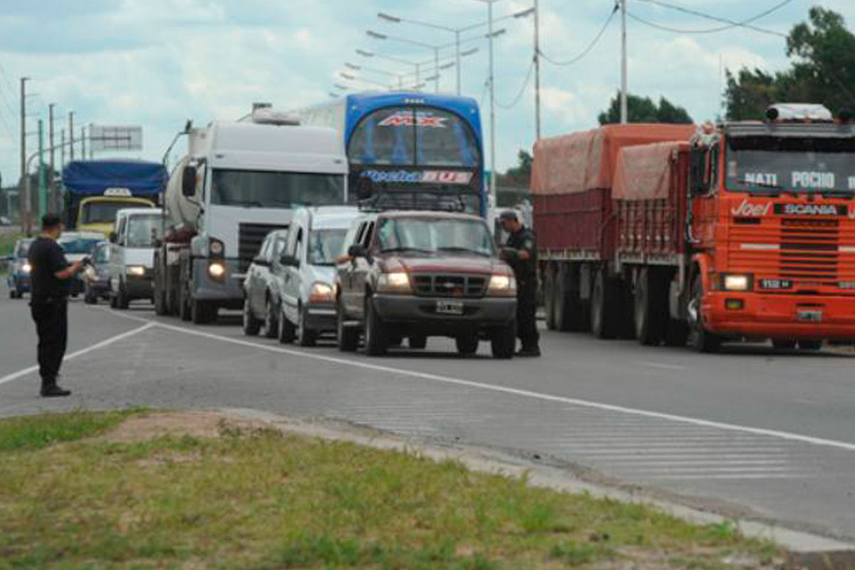 Para Fein es «extorsivo» el piquete en autopista a Buenos Aires