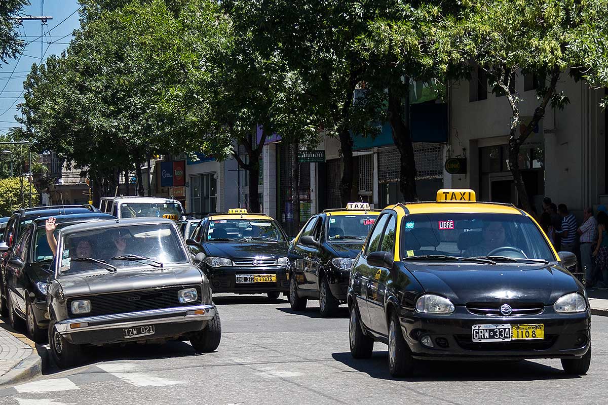 Paro de taxis por la muerte del chofer baleado