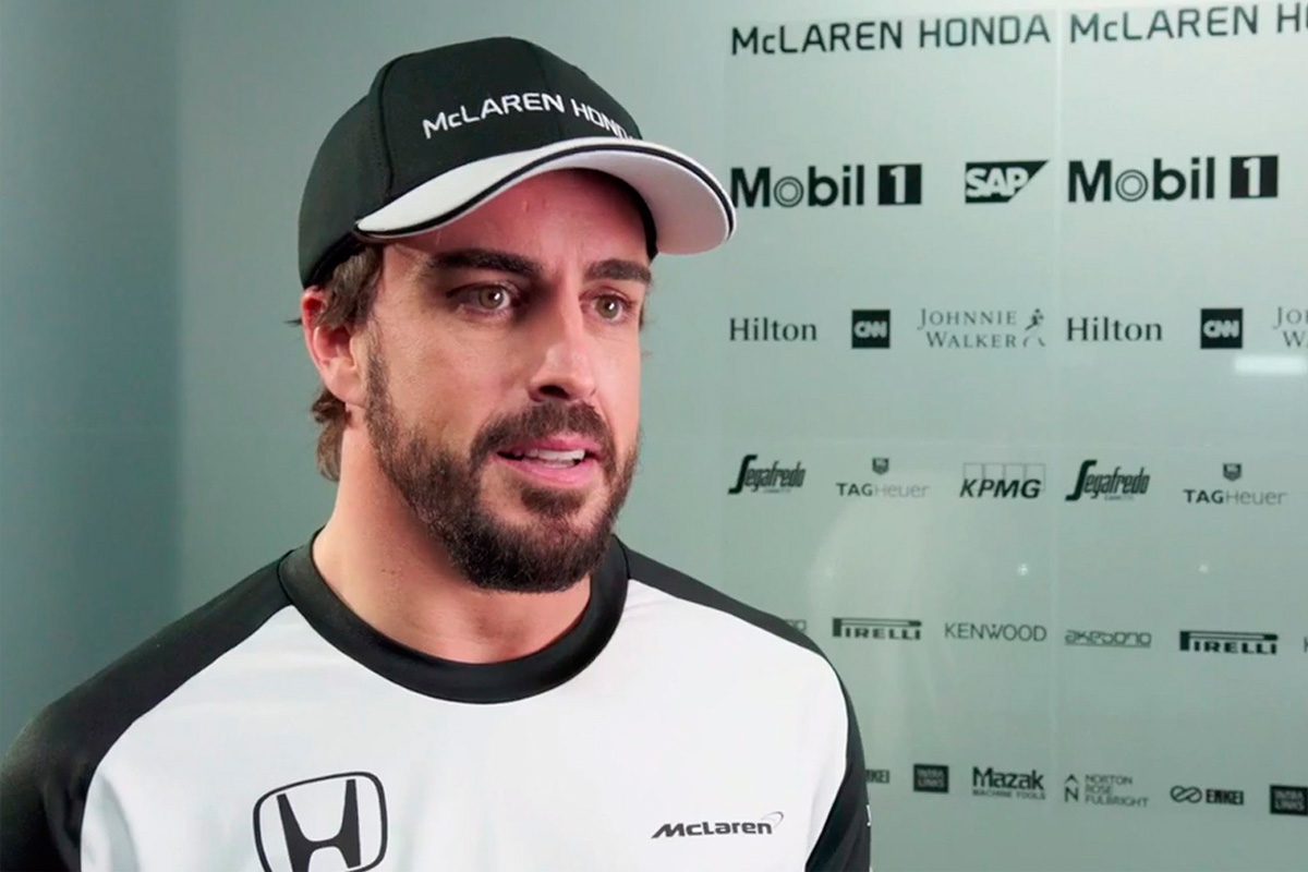El piloto Fernando Alonso se recupera de su accidente
