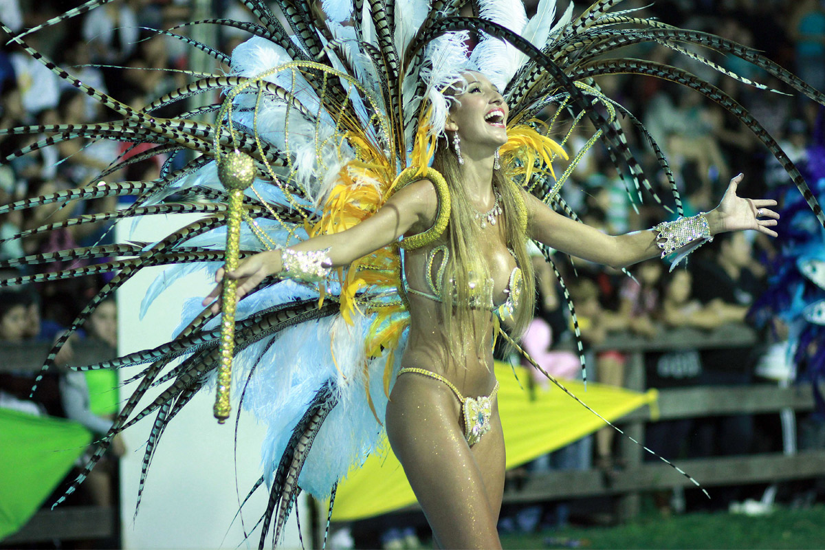 Rosario vive un fin de semana largo a puro carnaval