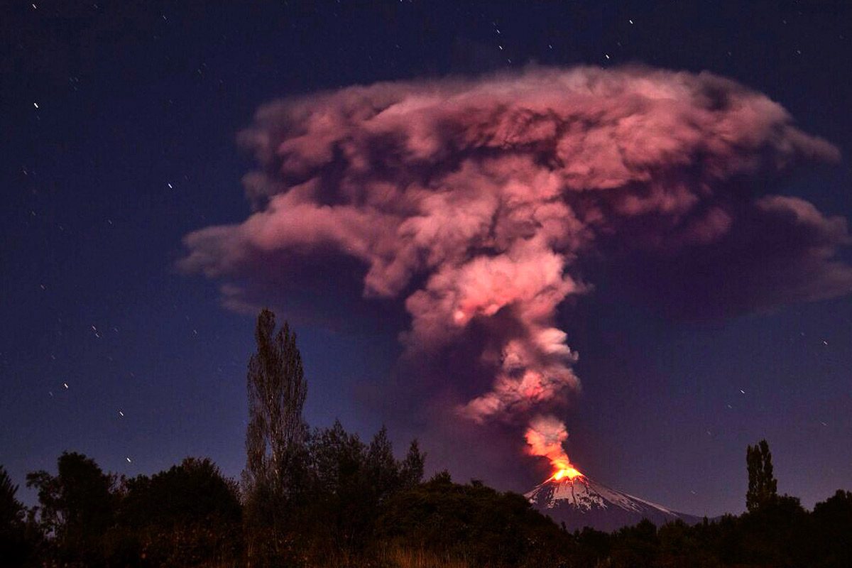 Chile: entró en erupción un volcán y hay alerta roja