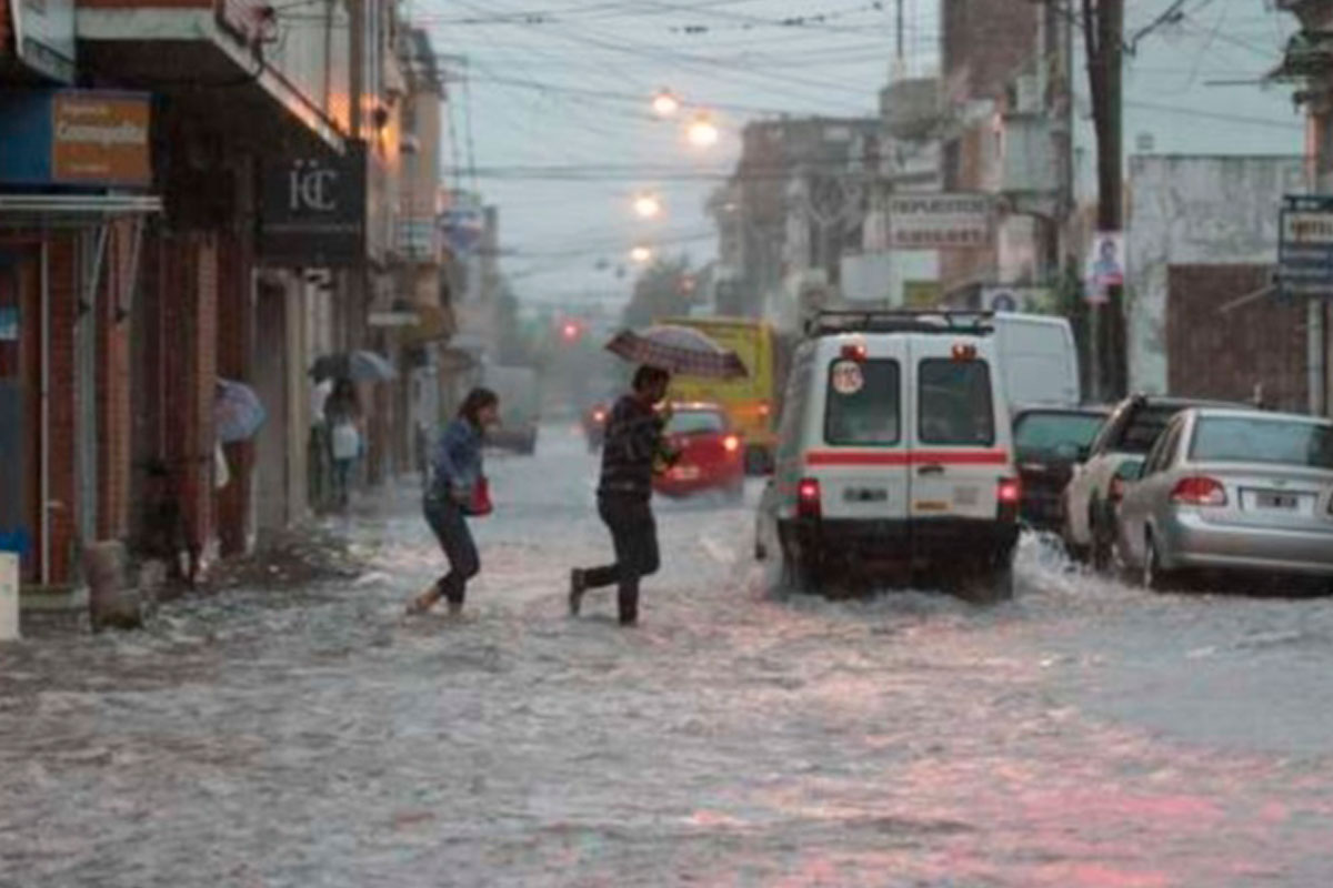 Santa Fe: barrios inundados y sin clases por el temporal