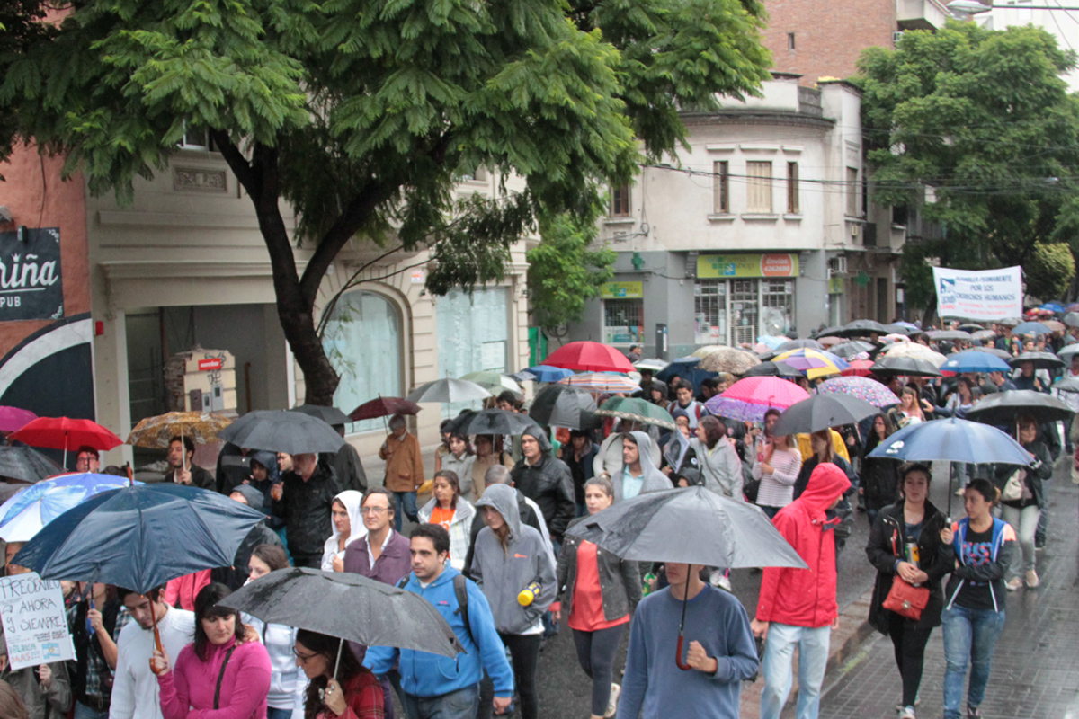 Rosario: una multitudinaria marcha por la memoria