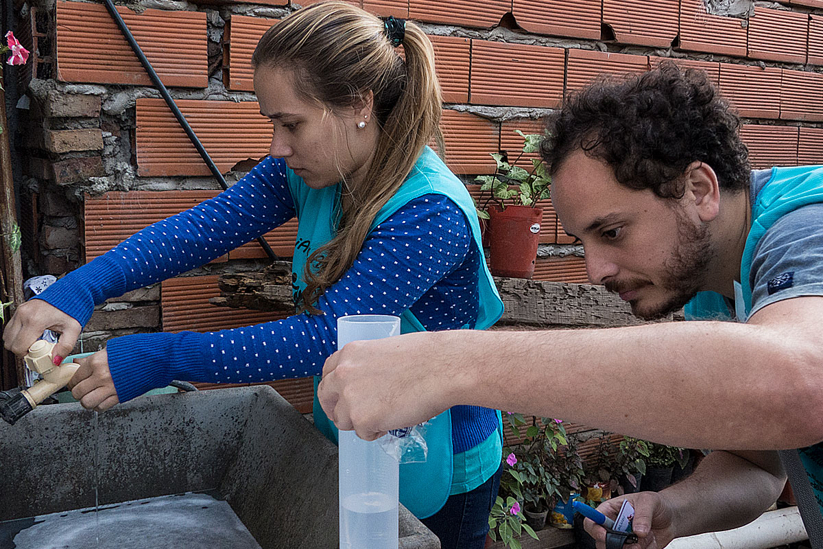 Villa Banana: voluntarios de la UNR analizaron el agua