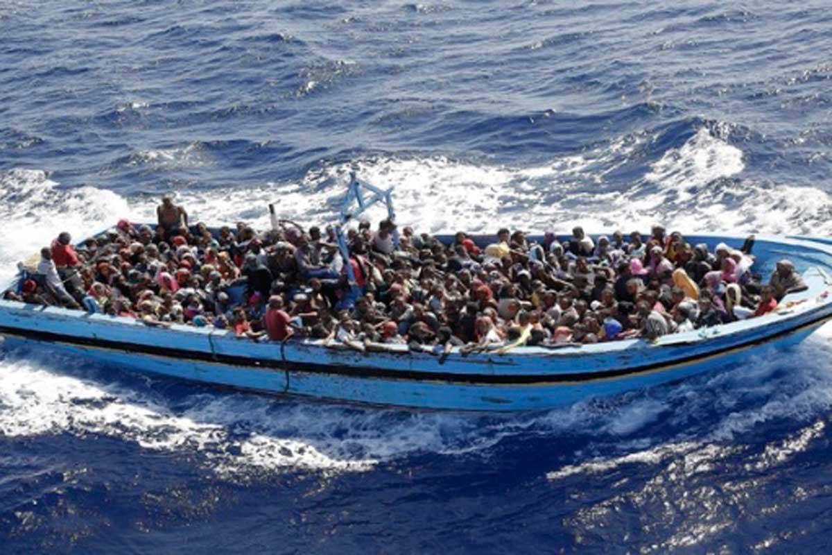 Naufragio en las costas de Libia con 700 desaparecidos