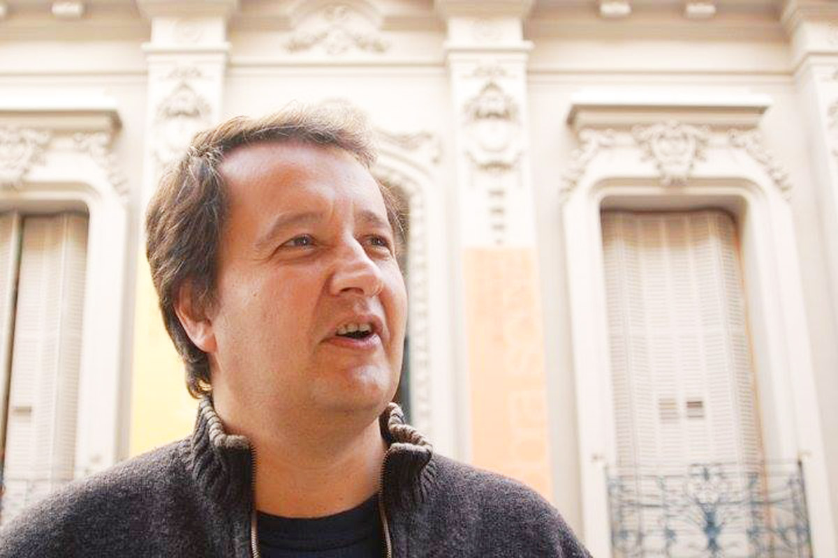 El periodista Carlos Del Frade sigue internado en el ICR