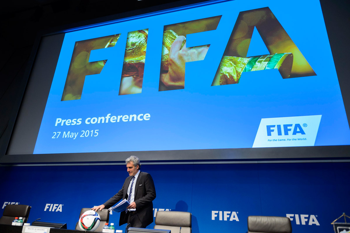 Detienen a directivos de la FIFA por corrupción