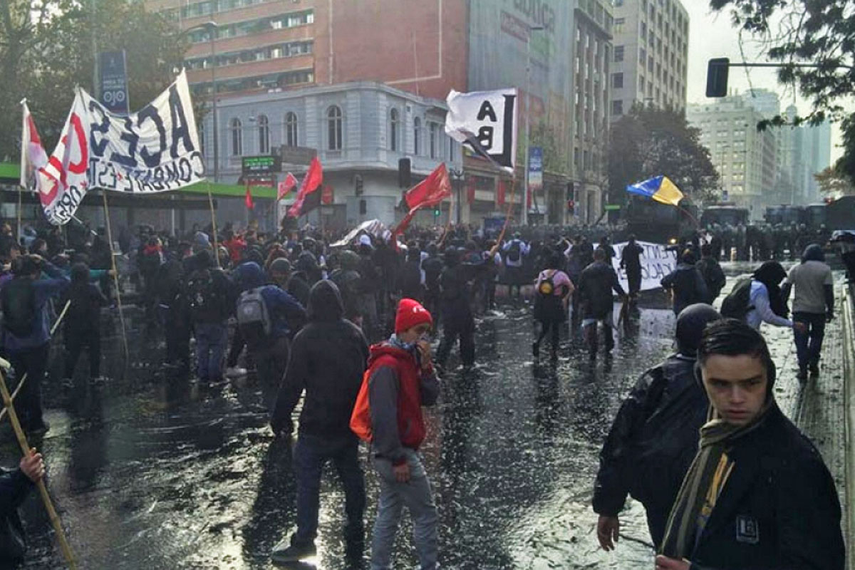 Protesta de estudiantes y represión policial en Chile