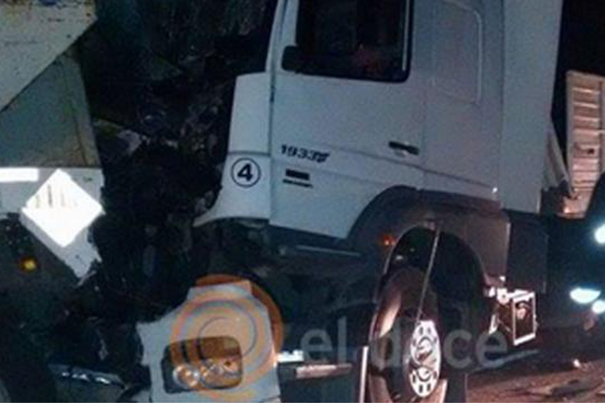 Un muerto tras triple choque de camiones en Córdoba