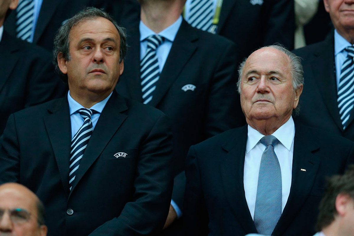 Platini afirmó que le pidió a Blatter que renuncie
