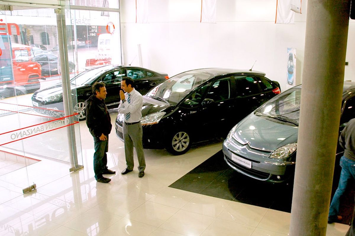 Concesionarios pararon la venta de autos de alta gama