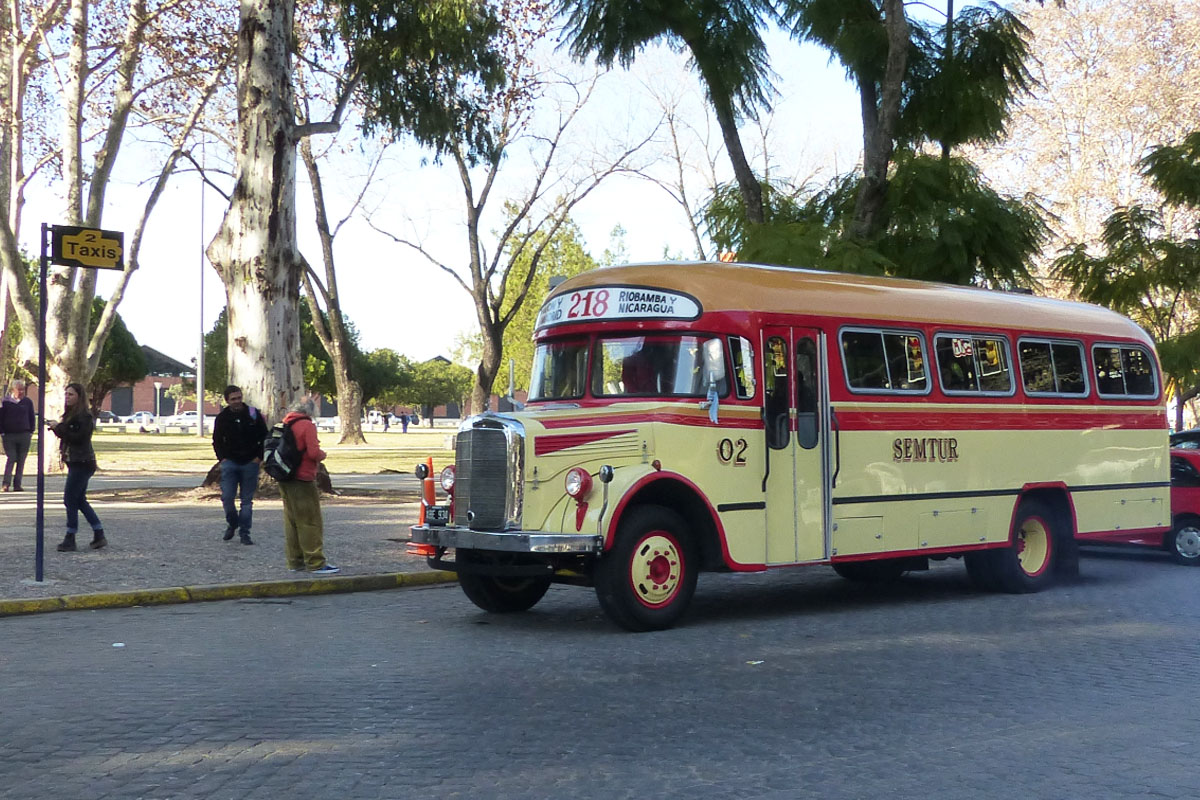 El viejo Mercedes 911 volvió a las calles de Rosario