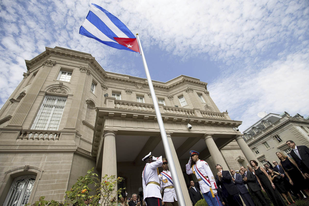 La bandera cubana flamea otra vez en Washington