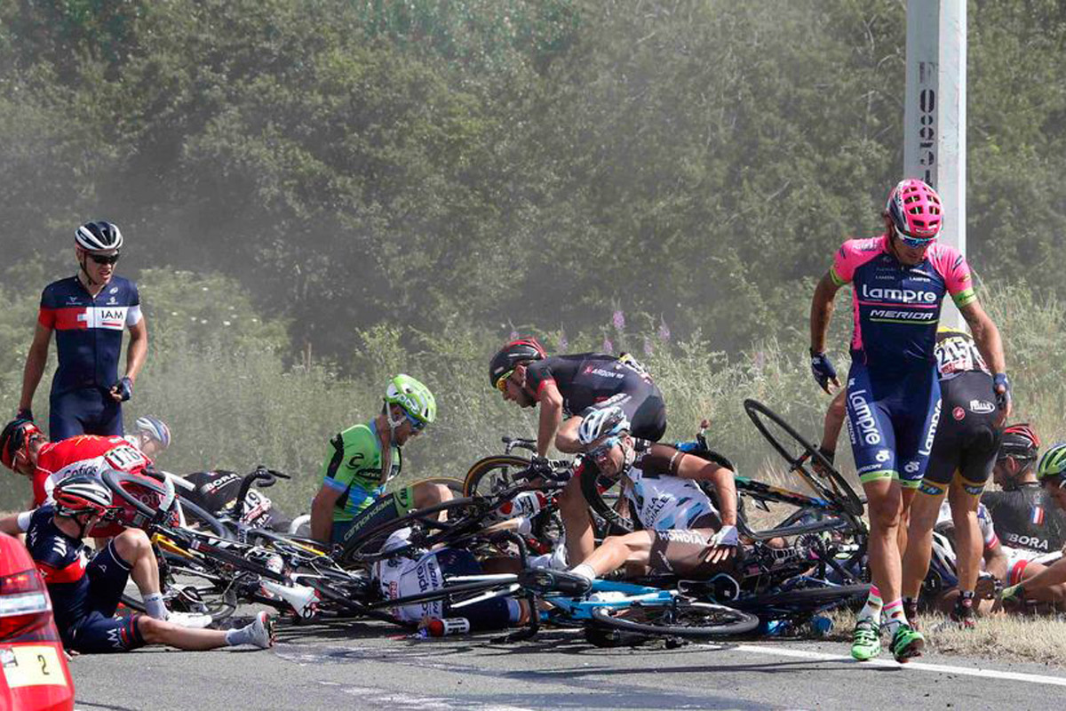 Caída masiva en la tercera etapa del Tour de Francia