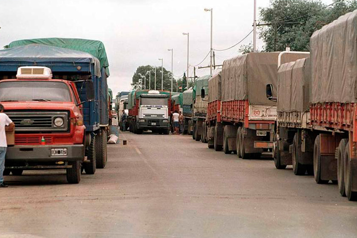 Puerto San Martín: camioneros firman aumento del 36%
