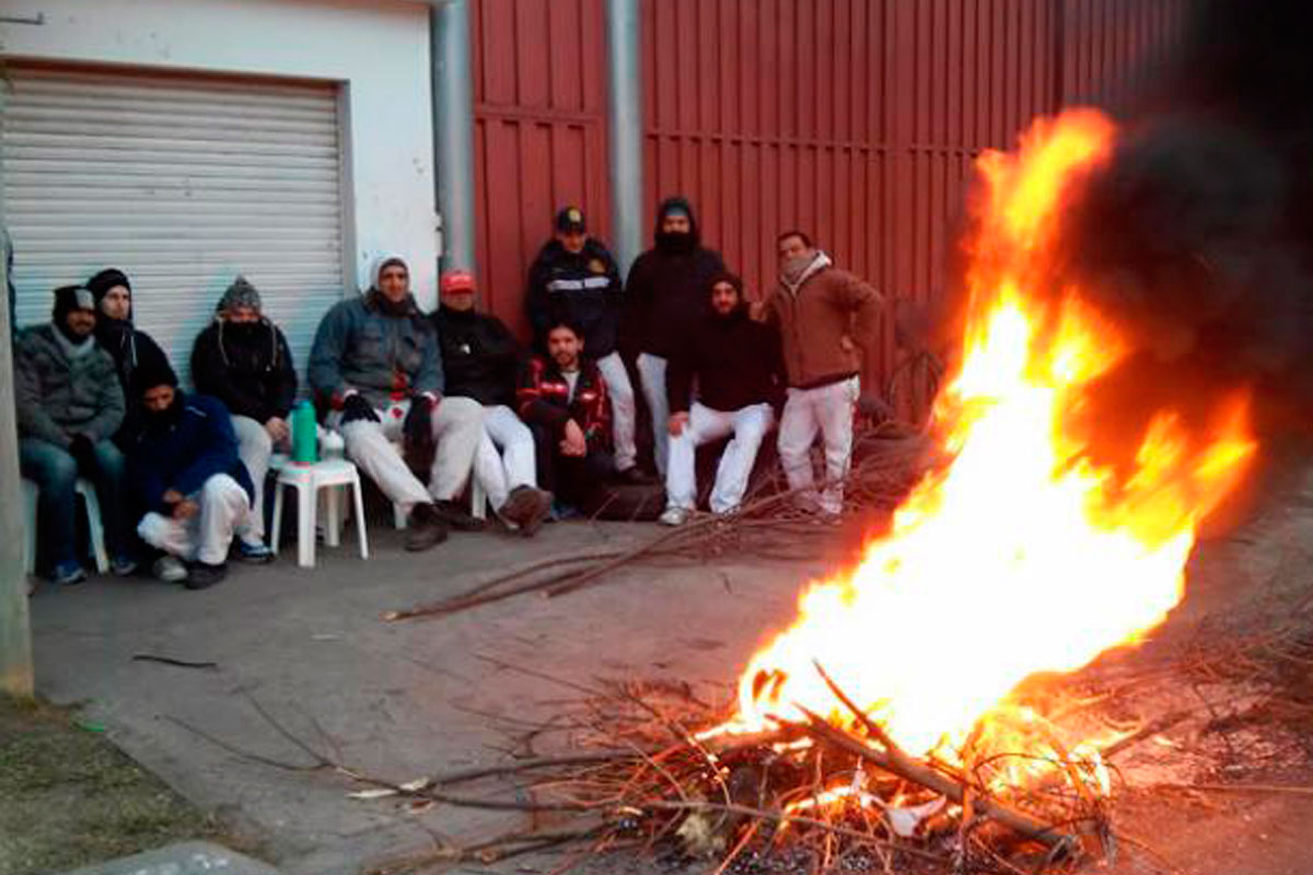 Realizan huelga en Cerámica Jas por sueldos adeudados