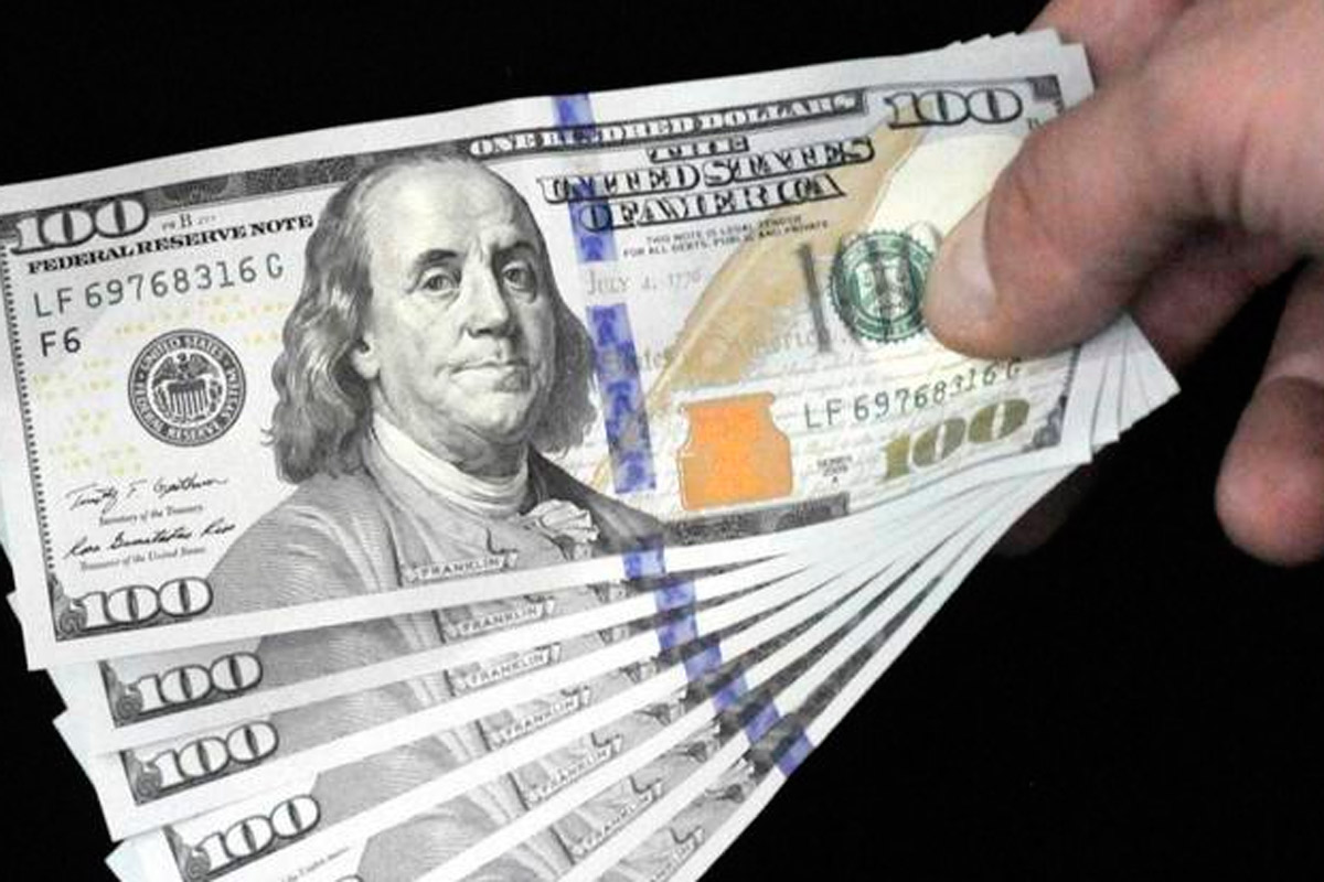 Dólar ilegal cae 19 centavos y BCRA compró u$s 100 millones