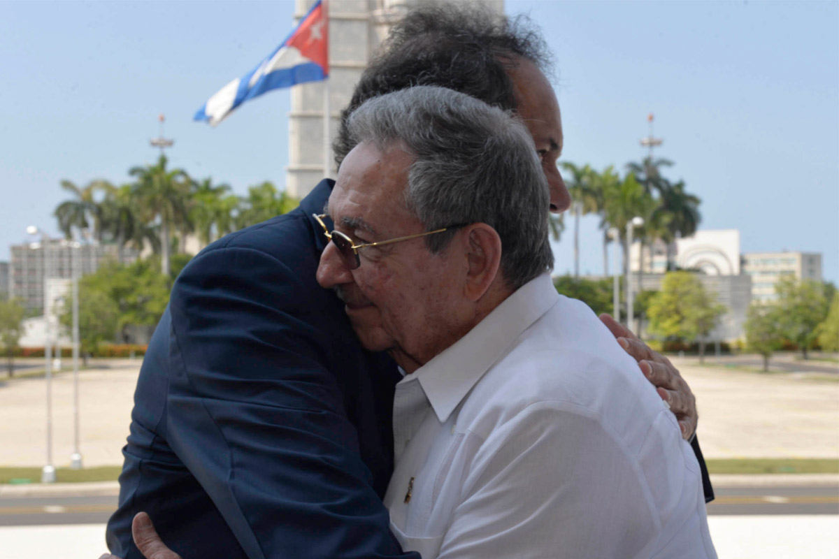 Scioli se reunió con Raúl Castro en Cuba