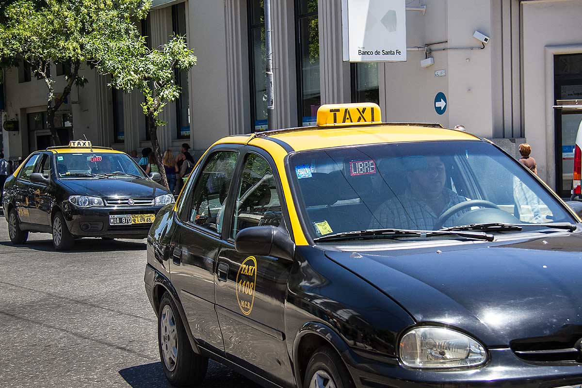 El Concejo aprobó el aumento de la tarifa de taxi y remis