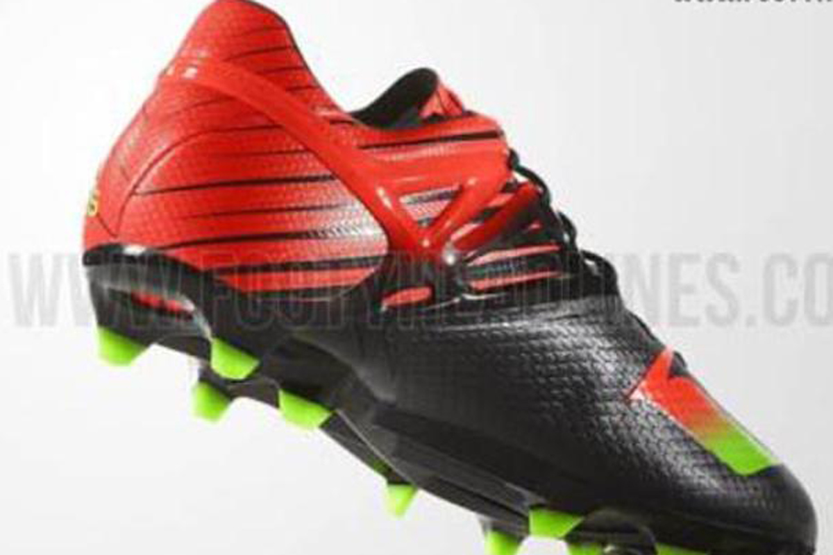 Messi renueva la magia con botines de color rojo y negro