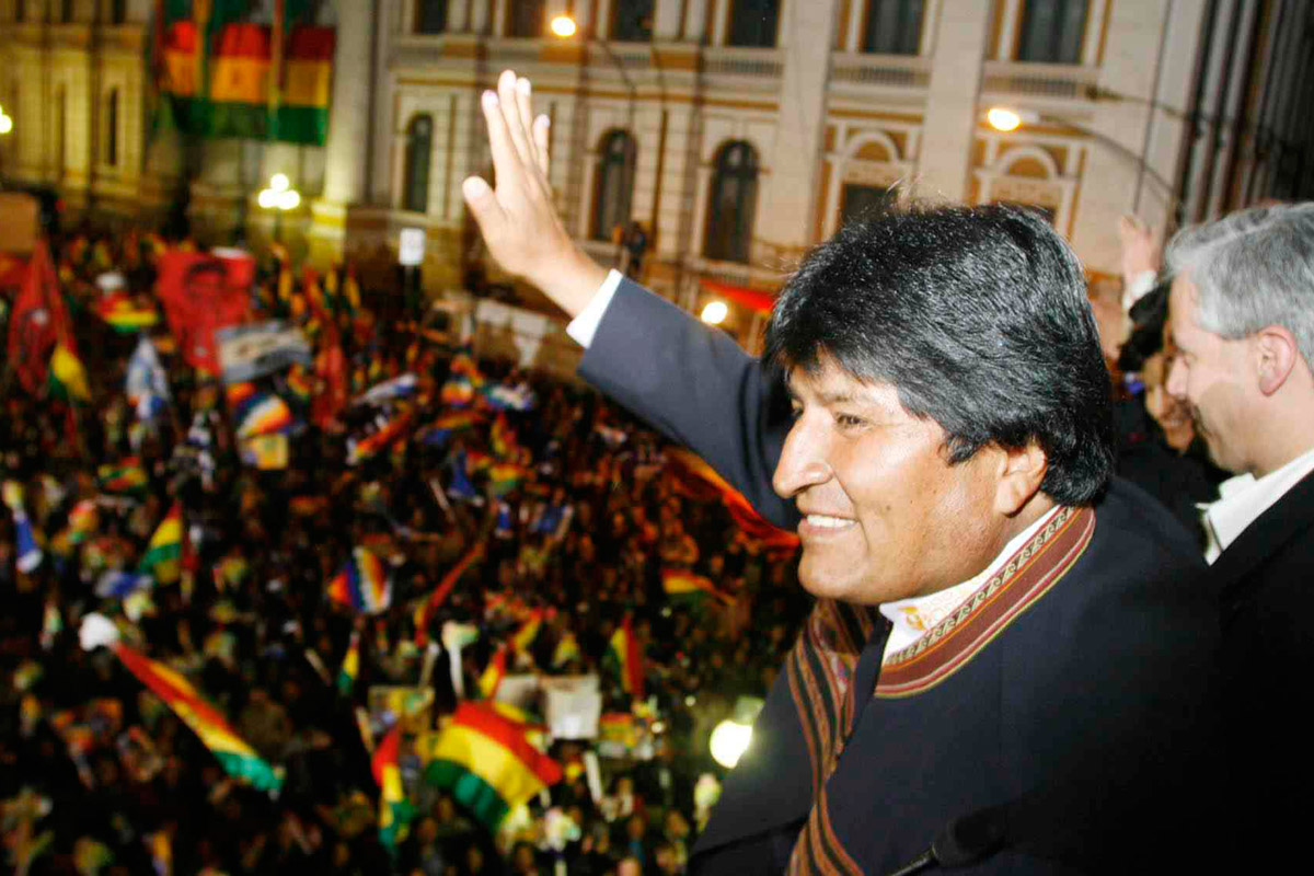 Una encuesta da el 54% a favor de repostular a Evo Morales