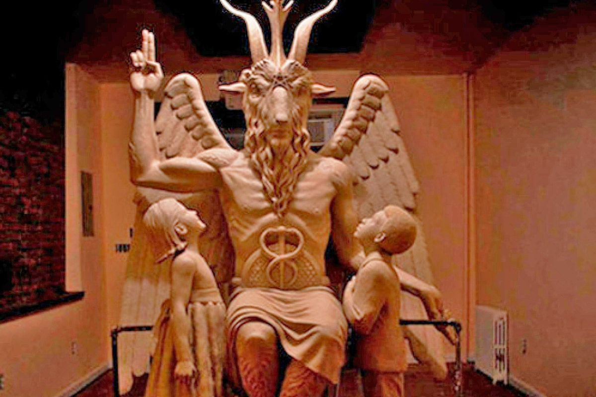 Controversial estatua satánica inaugurada en Detroit