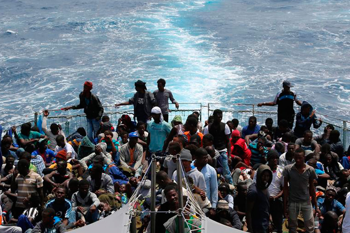 Migrantes denuncian fatal naufragio en el mediterráneo