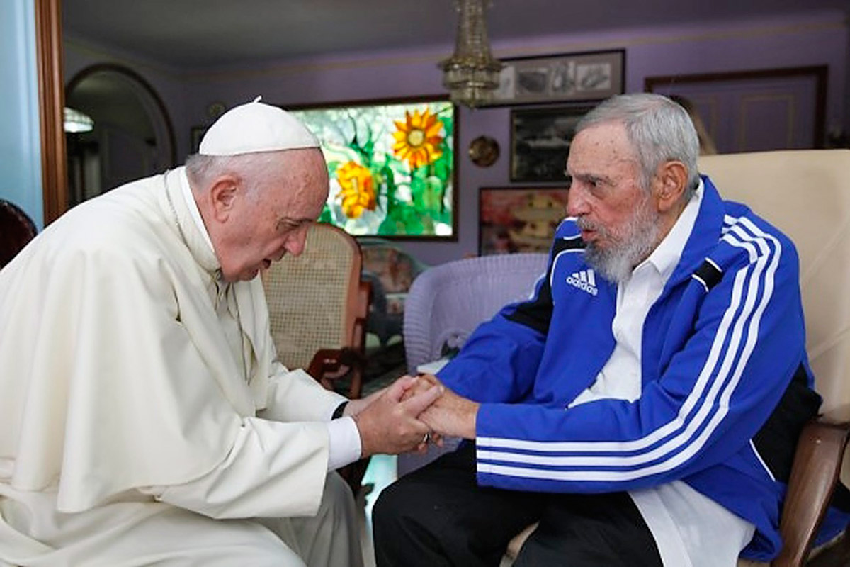 El Papa llegó a Holguín, la ciudad de Fidel y Raúl Castro