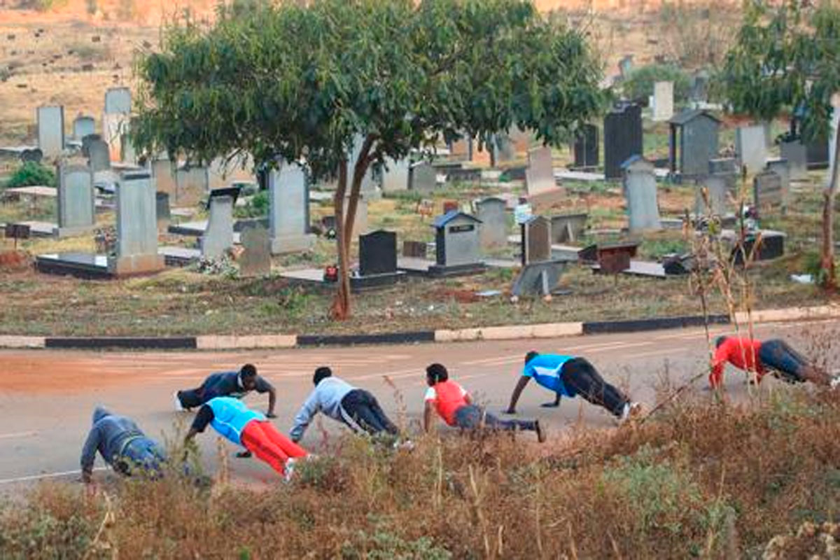 Cementerio en Zimbabue atrae a ejercitarse