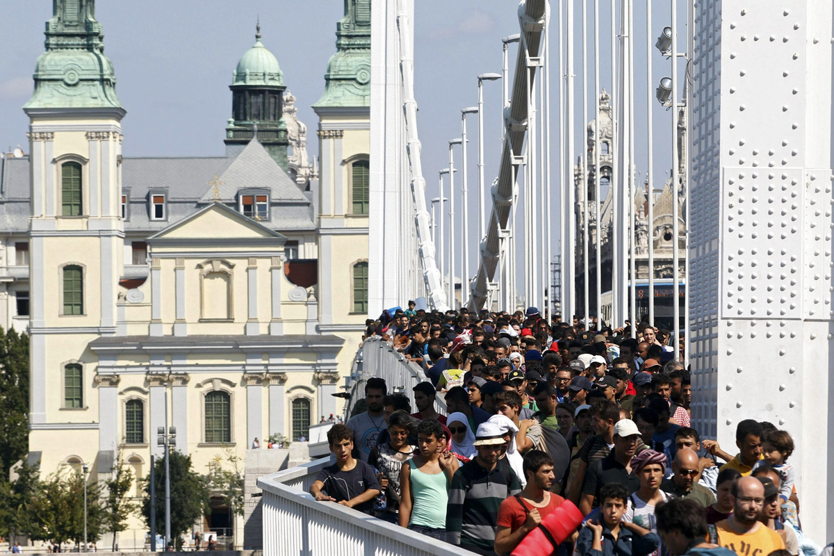 Austria y Alemania reciben a refugiados de Hungría
