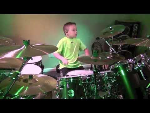 Que futuro!….mirá este baterista de 7 años