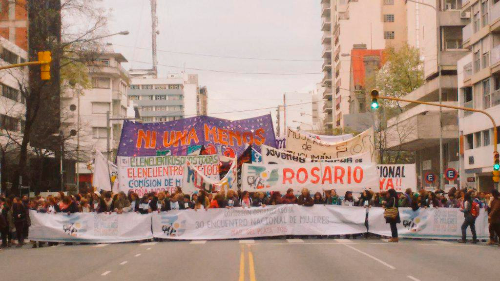 Multitudinaria marcha contra femicidios en Mar Del Plata