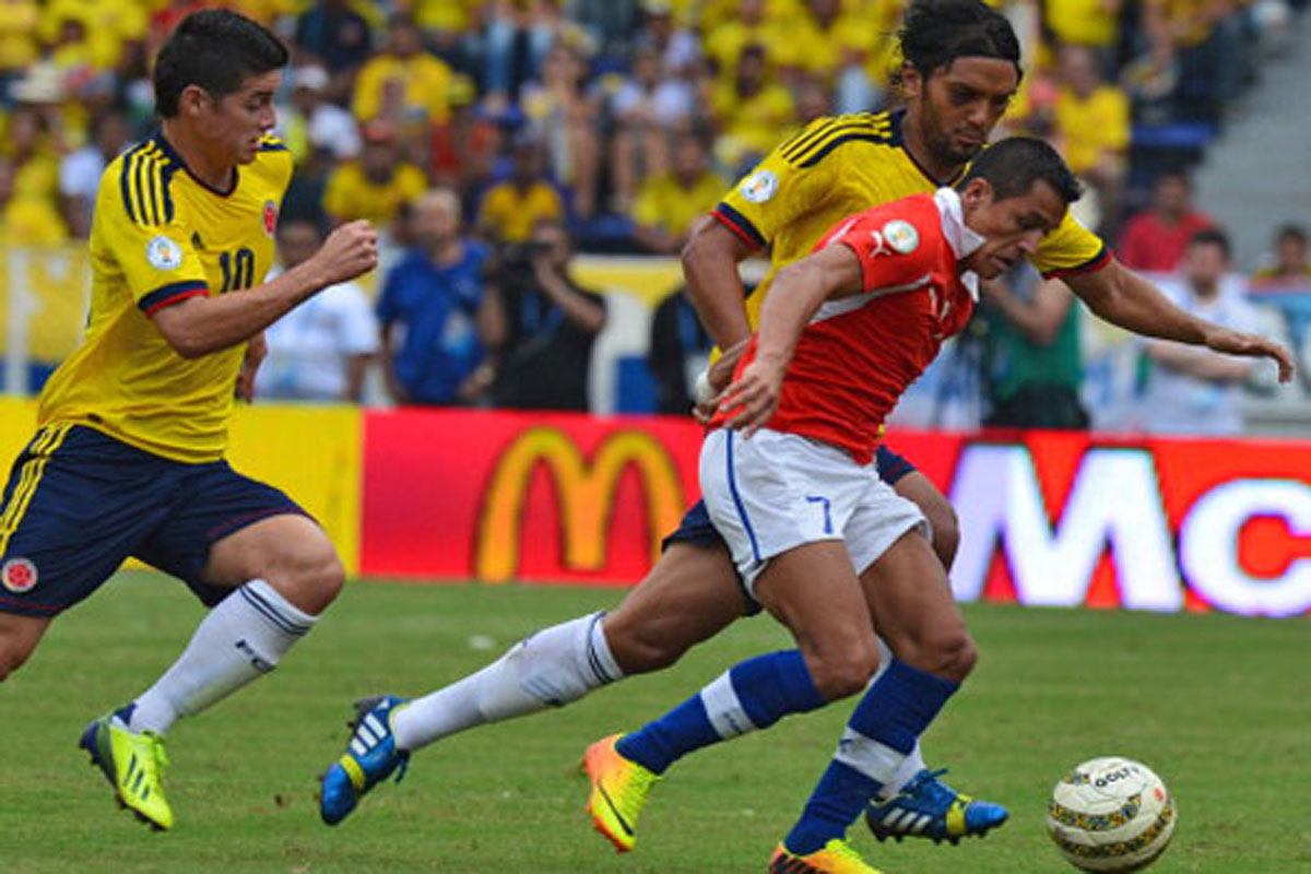 Chile, en su mejor momento futbolístico, recibe a Colombia