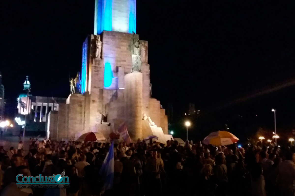 La fiesta del PRO se trasladó al Monumento a la Bandera