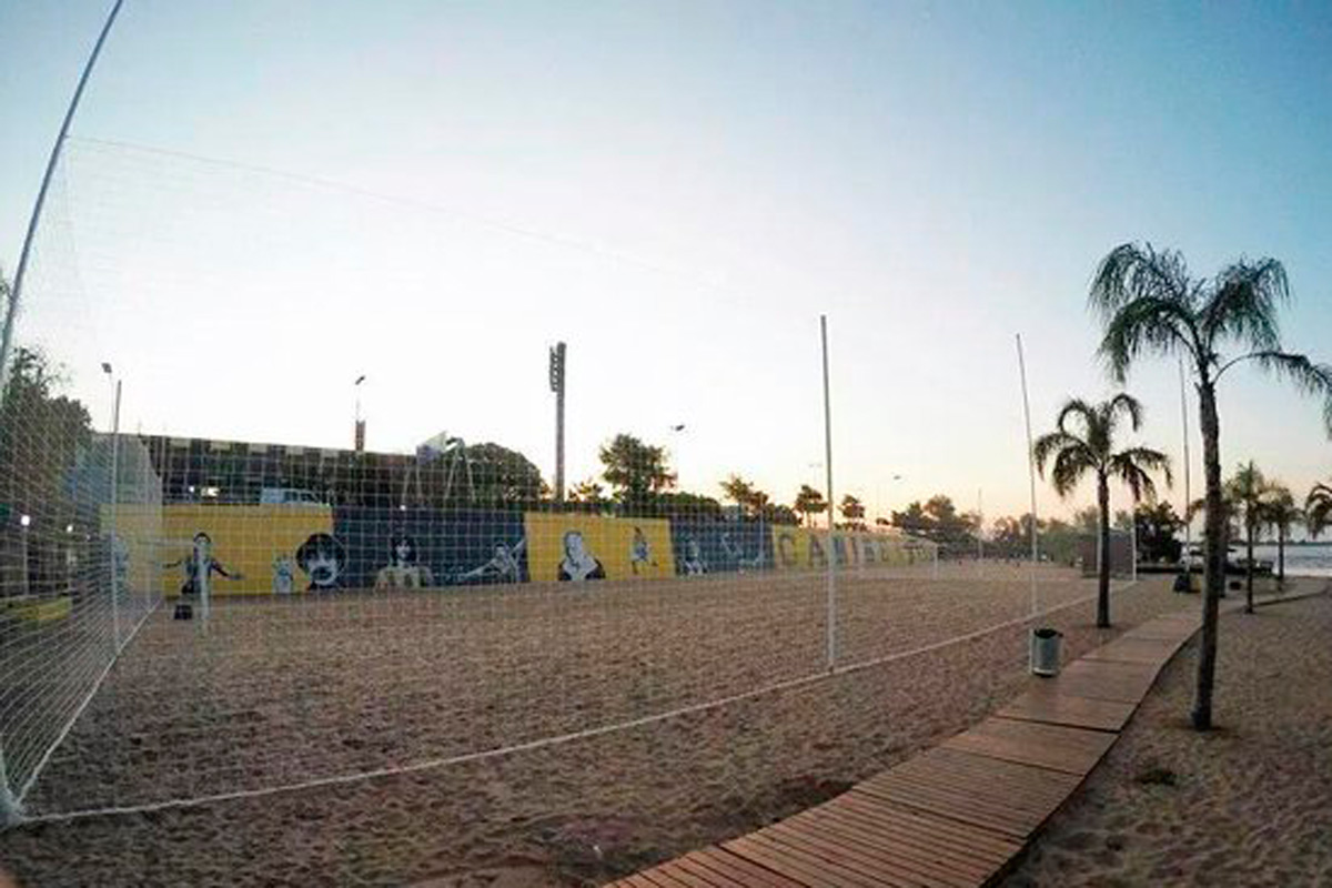 Rosario acuna la primera cancha de fútbol playa oficial