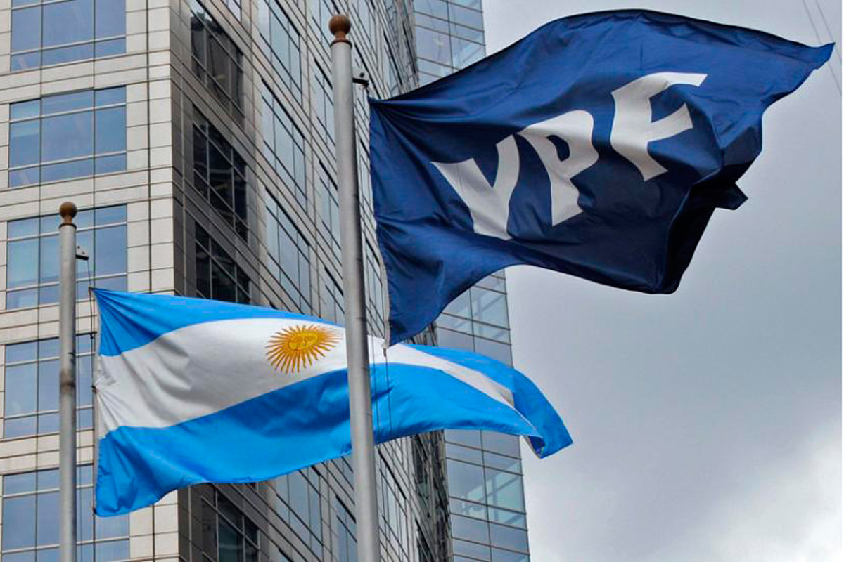 Kicillof y representantes del Estado renunciaron a YPF