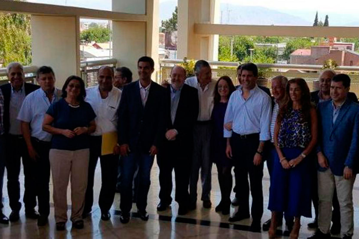Once gobernadores peronistas desembarcan en Casa Rosada