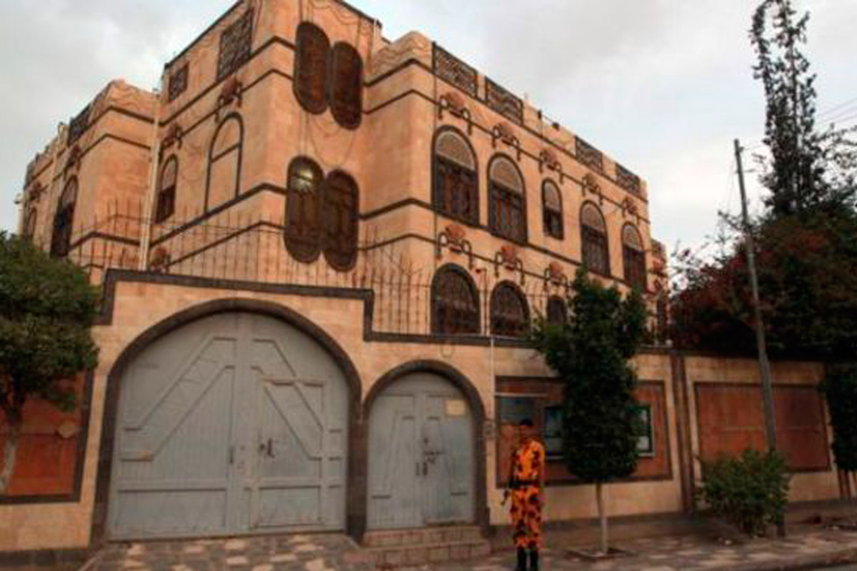 Irán acusa a Arabia Saudí de atacar su embajada en Yemen