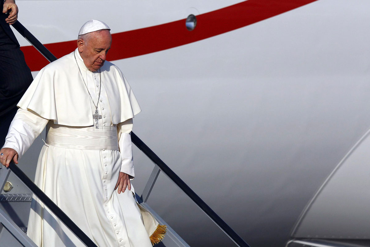 Papa pide no bajar los brazos ante narcotráfico y violencia