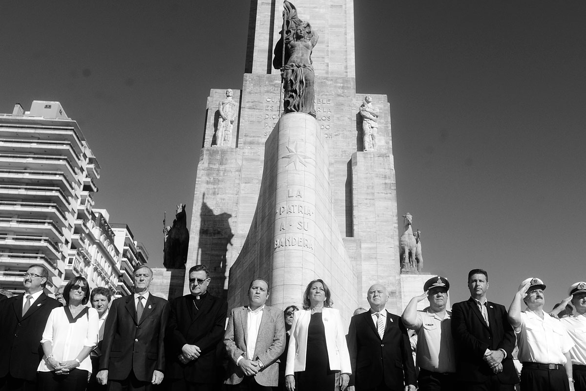Rosario rindió homenaje a la Bandera en el Monumento