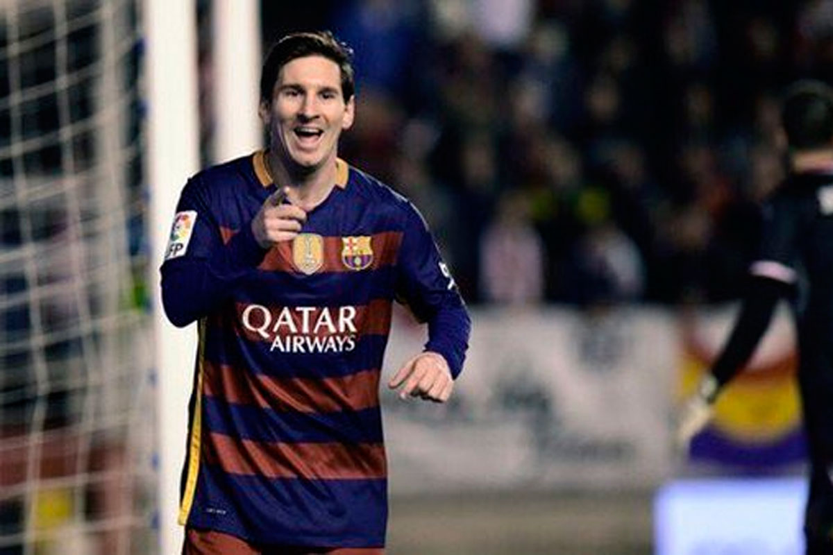 Un triplete de Messi afianza el liderazgo de Barcelona