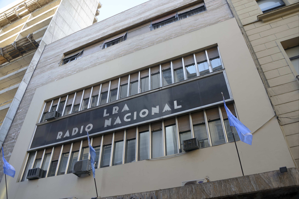 Un hombre amenazó en Radio Nacional con explosivos falsos