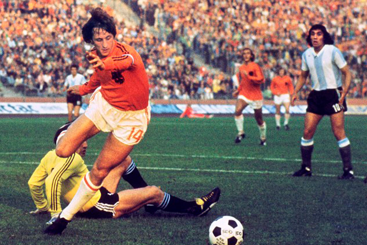 A los 68 años falleció la estrella del fútbol Johan Cruyff