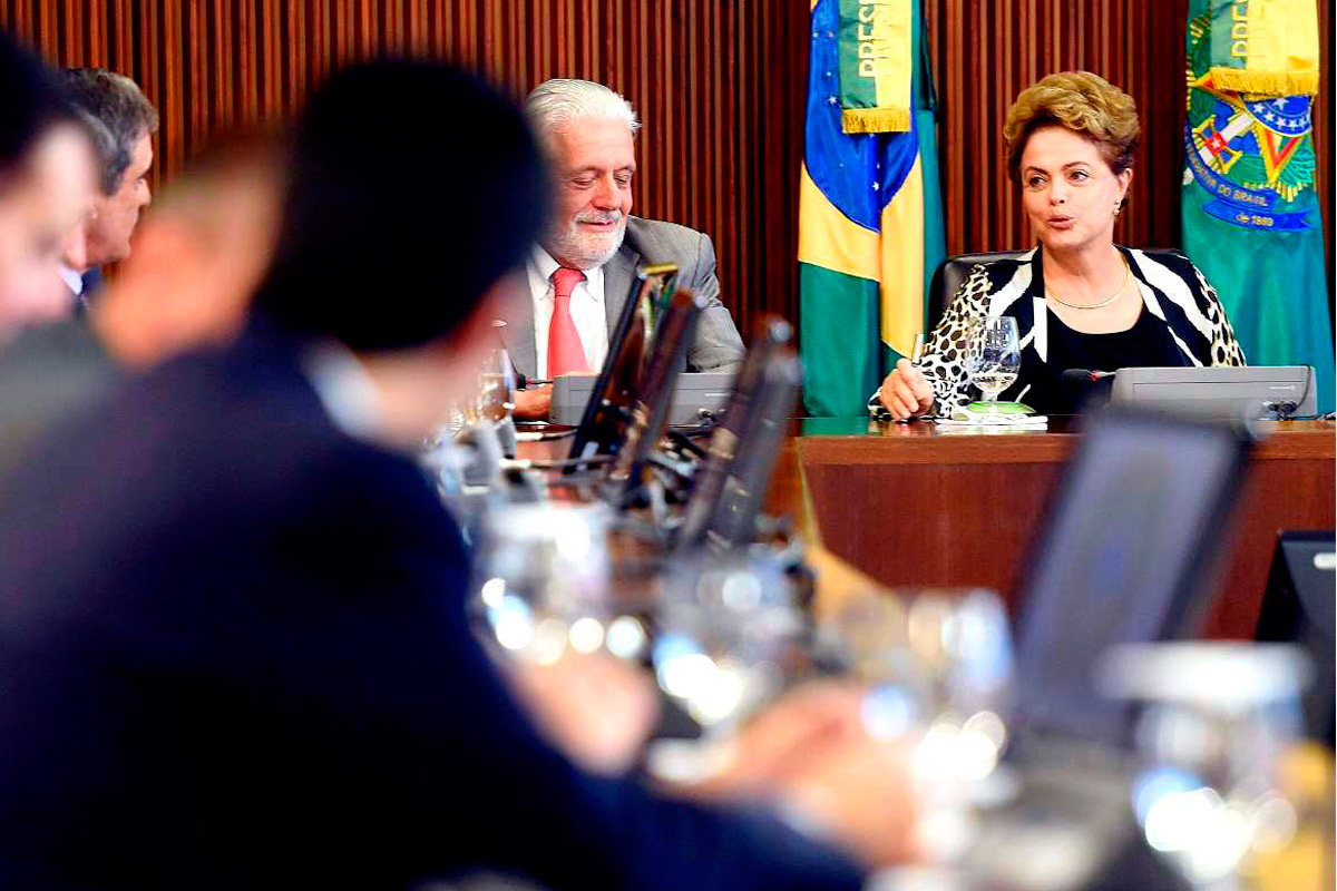 Rousseff pidió a la Corte permitir a Lula llegar a Ministro