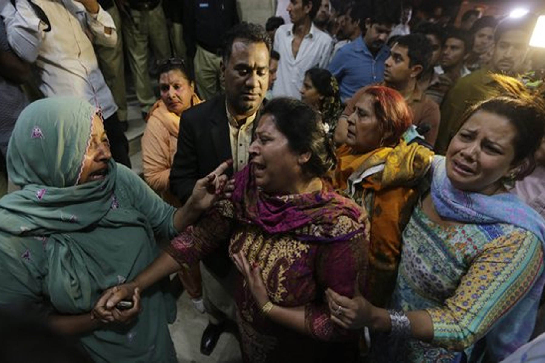Atentado en Pakistán deja 69 muertos y 290 heridos
