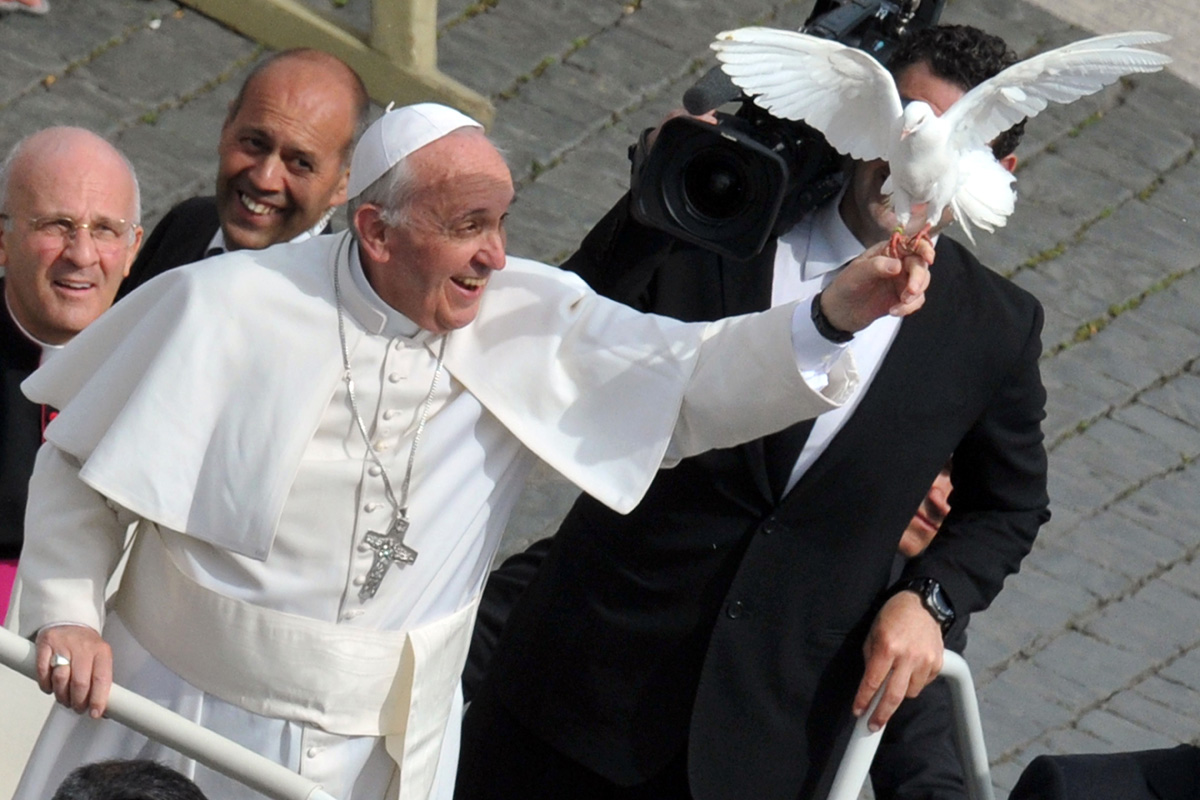 A  tres años de su pontificado el Papa cenará con indigentes