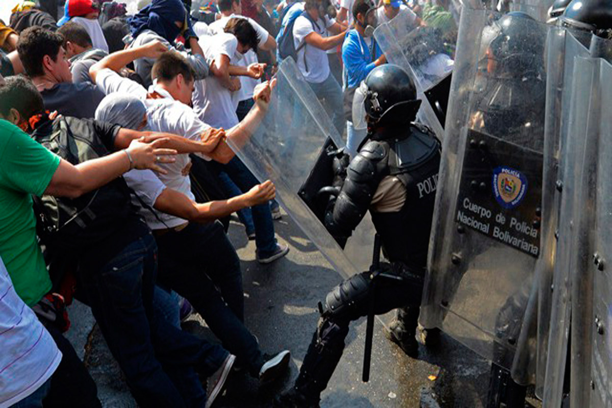 Dos muertos y 31 heridos por protesta en Venezuela