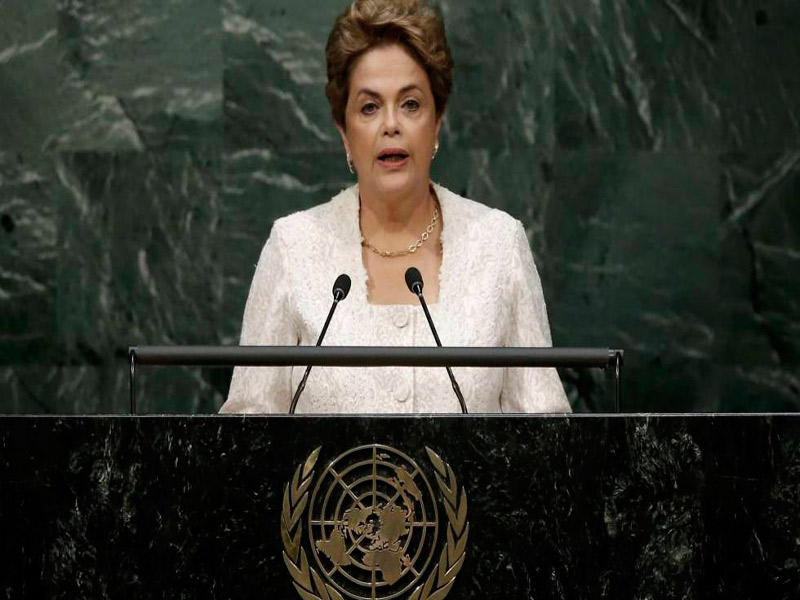 Dilma Rousseff dice que hay un golpe en marcha en Brasil