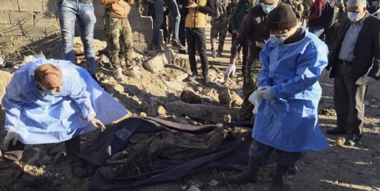 Hallan una fosa con 42 ejecutados por Estado Islámico