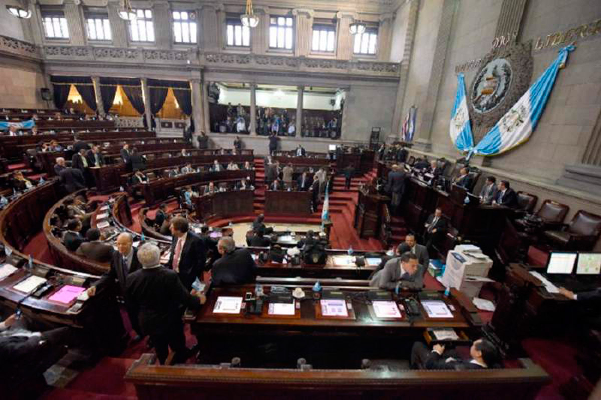 Guatemala prohíbe a legisladores cambiar de bancada